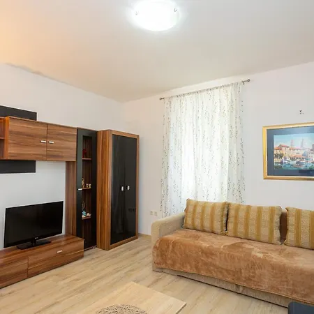 Toni Apartment